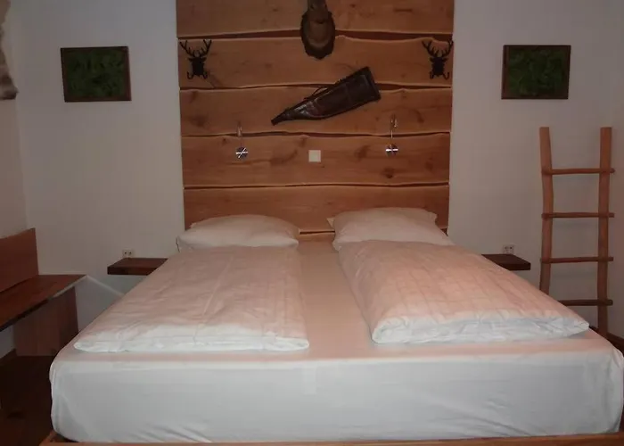 Charmate rustikale Jägersuite mit el.Kamin H2O Therme Oberhof